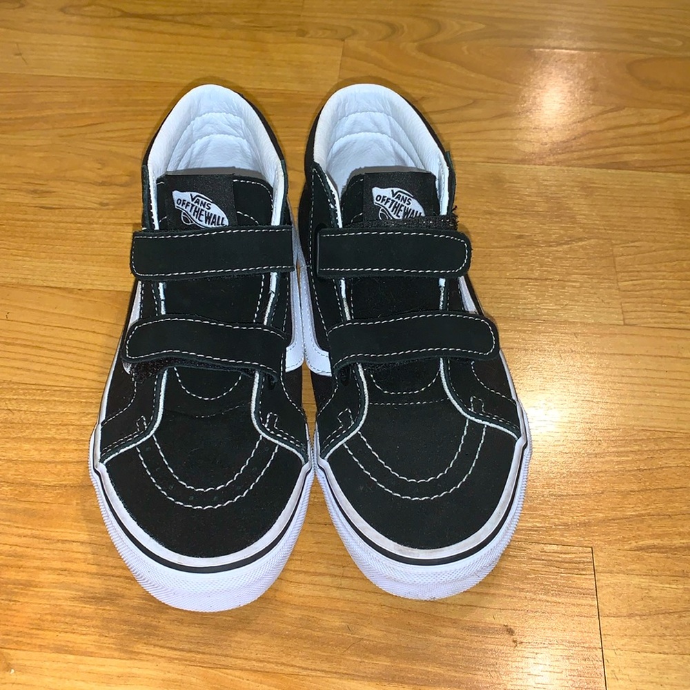 Vans Sk8 Mid Reissue V Pop Black/white. EUC!